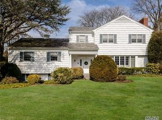 33 Vanderlyn Dr, Manhasset, NY 11030