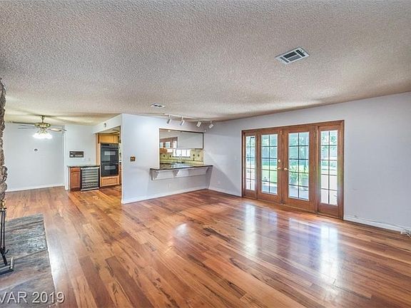4th image of 5715 Pioneer Ave