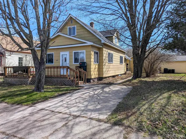1120 N 1st Ave, Iron River, MI 49935