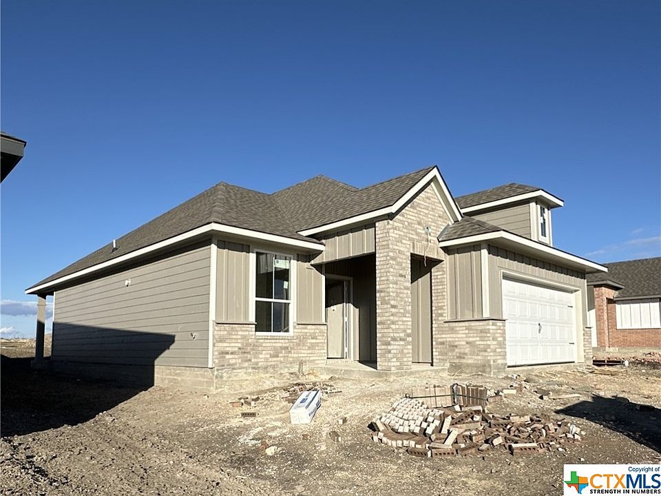 1st image of 916 James Parker Cir