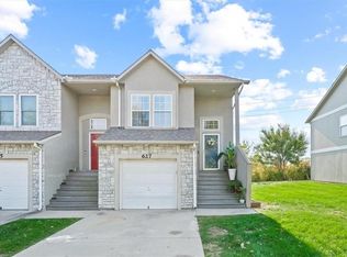 627 S Woodson Ln, Gardner, KS 66030