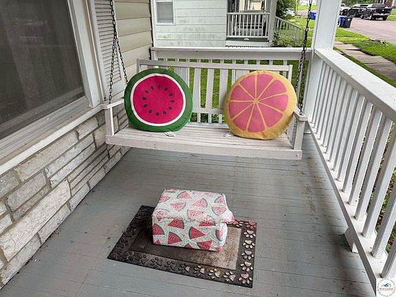 4th image of 1901 S Stewart Ave