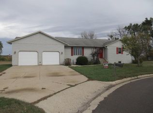 220 Westridge Dr, Jackson, MN 56143