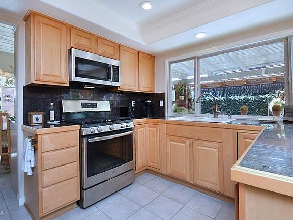 4th image of 1064 S Barrow Ct