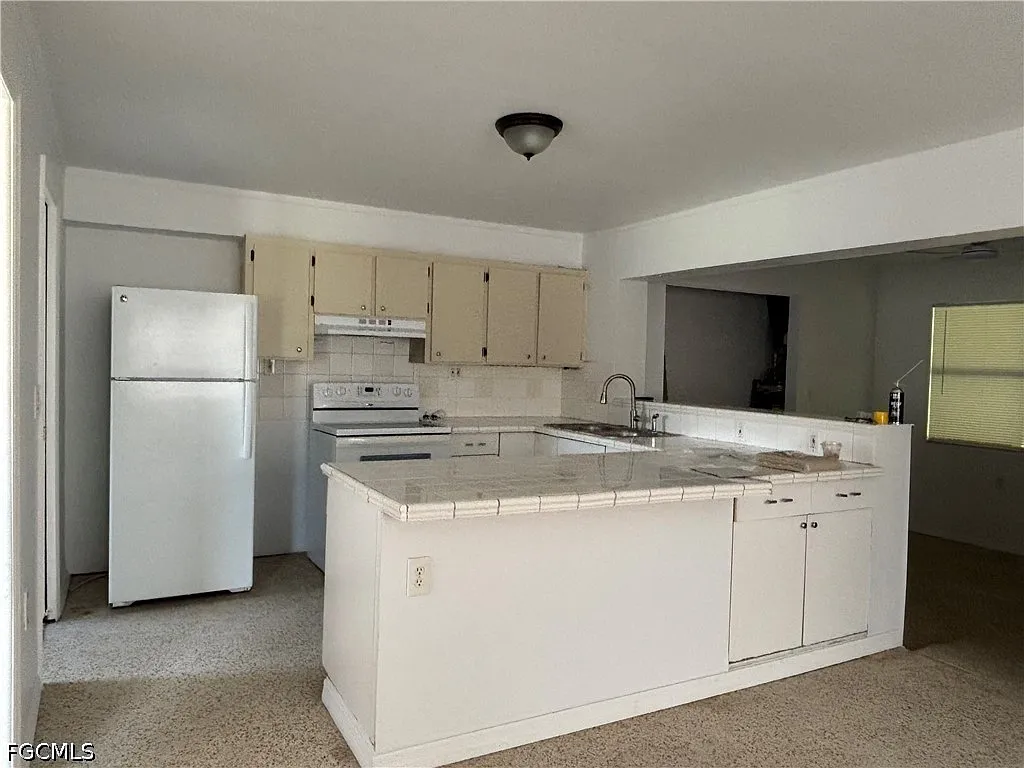2 bed, 1.0 bath, 1583 sqft, $1,300 — Photo 3