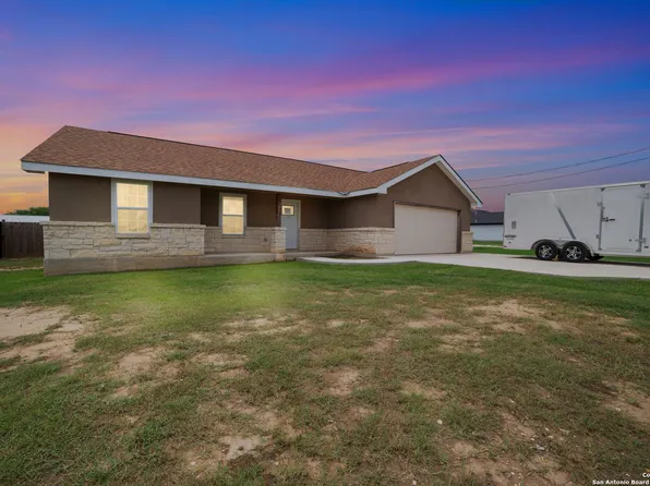 309 Las Palomas, Lytle, TX 78052