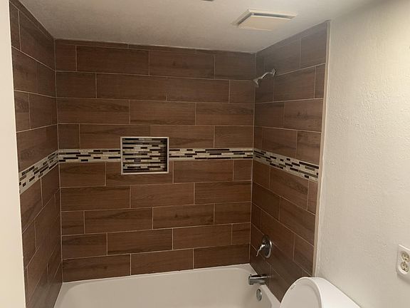 5th image of 1406 E Pebble Beach Dr