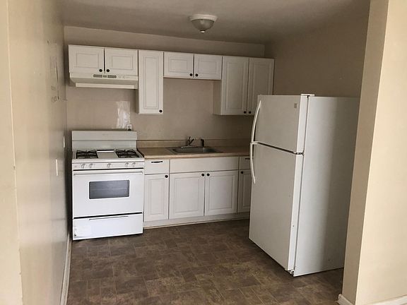 2nd image of 1327 Goos Blvd
