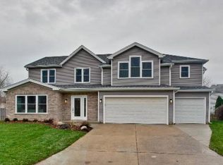 16 Cobblestone Ct, Buffalo Grove, IL 60089