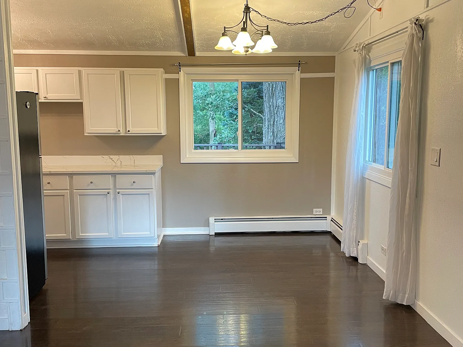 3 bed, 1419 sqft, $2,050 — Photo 3