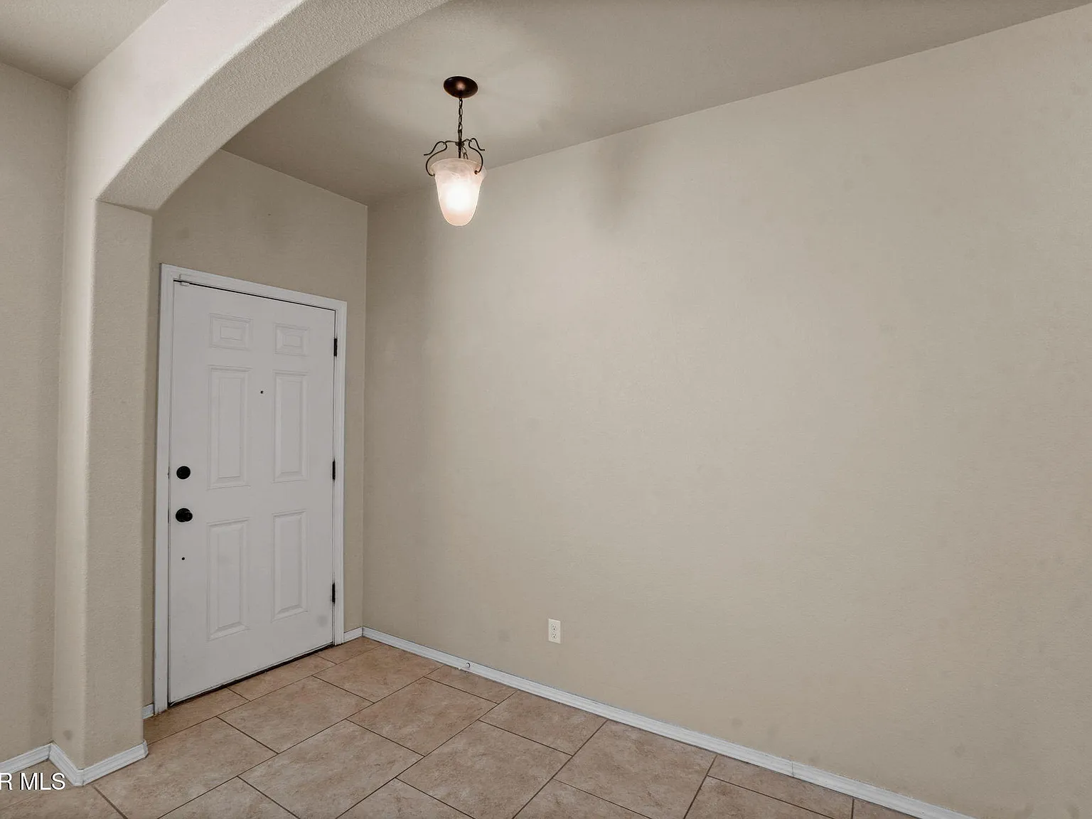 4 bed, 2.5 bath, 2256 sqft, $2,050 — Photo 4