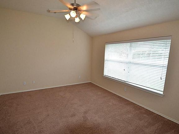 5th image of 19446 Nasworthy Dr