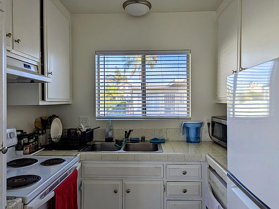 5th image of 1061 Chalcedony St #8