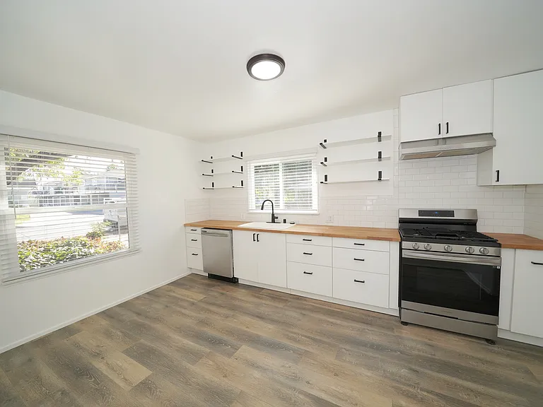 220 E Walnut Ave — Photo 10