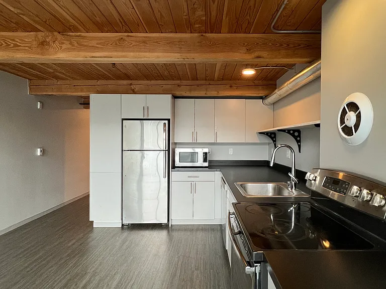 127 Broadway E #303 — Photo 8