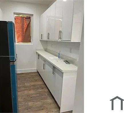 321 SW 9th Ave #3 — Photo 7