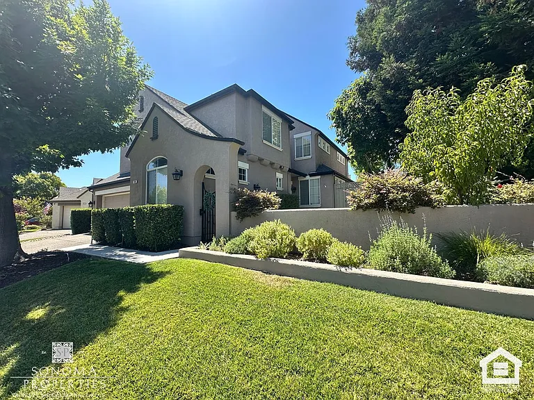 2006 Falcon Ridge Dr — Photo 1