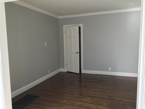 3rd image of 35 Garden Ln