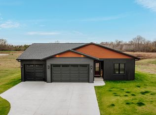 555 Lake Breeze LANE, Random Lake, WI 53075