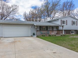 36517 N Douglas Ter, Gurnee, IL 60031