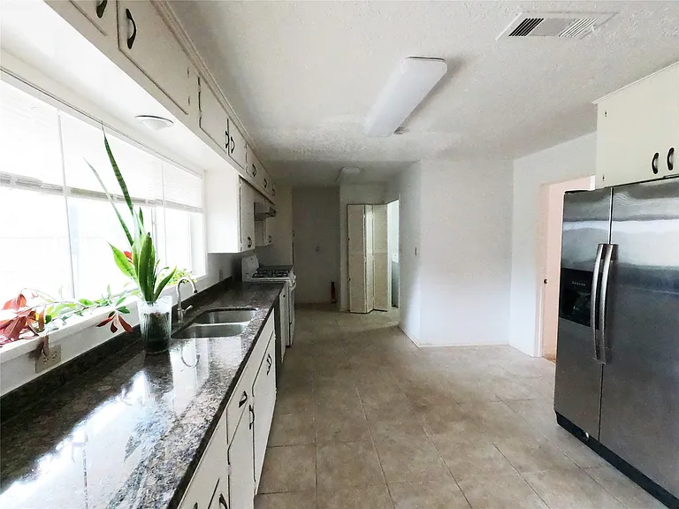 5231 Beechnut St — Photo 14