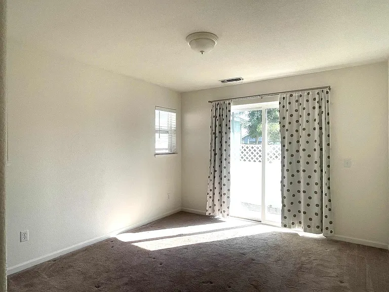164 Highlands Ct — Photo 6