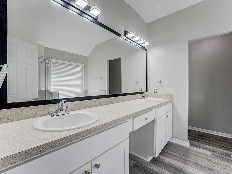 12415 Silversmine Dr — Photo 25