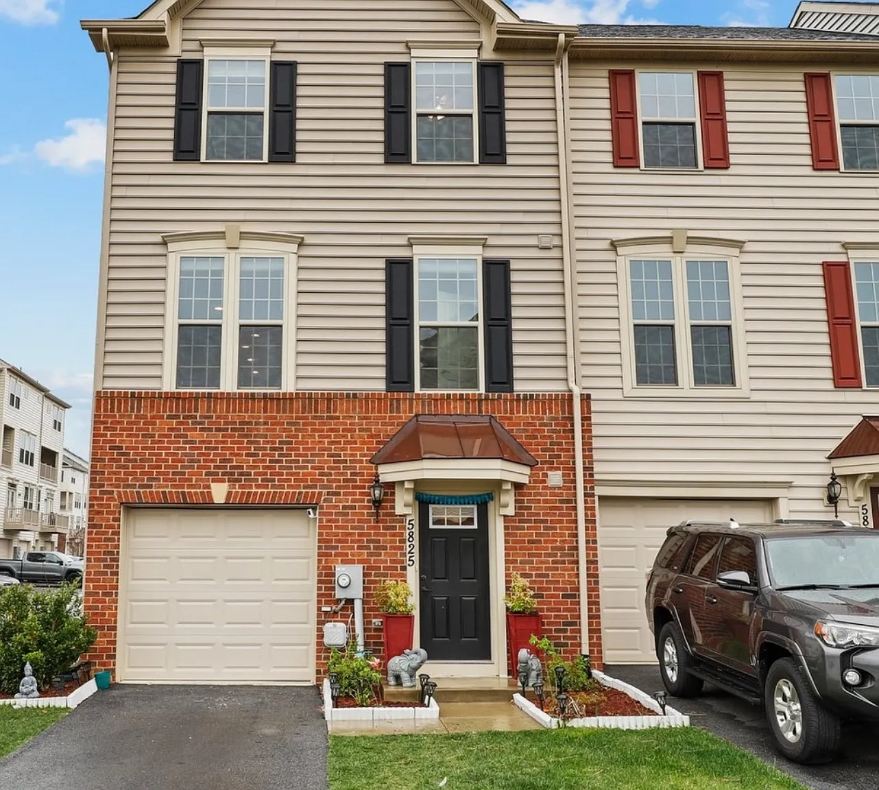 3 bed, 2.5 bath, 2320 sqft, $3,000 — Photo 1