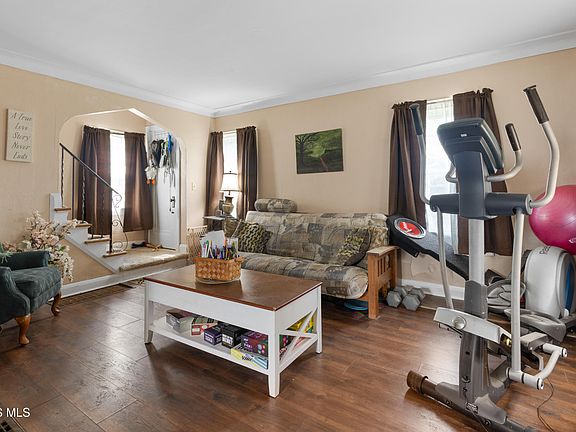 2nd image of 933 Searles Rd