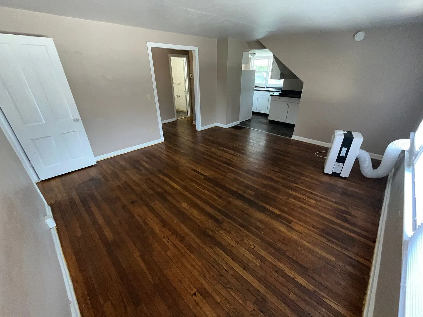617 Evergreen St — Photo 2