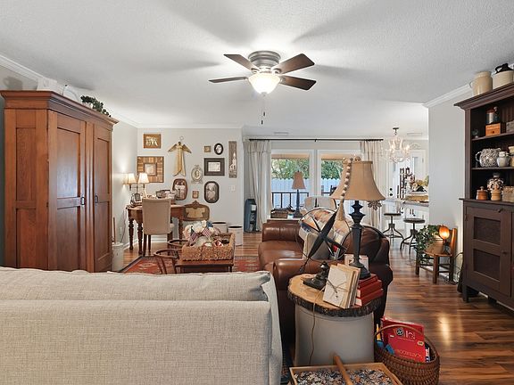 5th image of 1012 Edwardian Way SW
