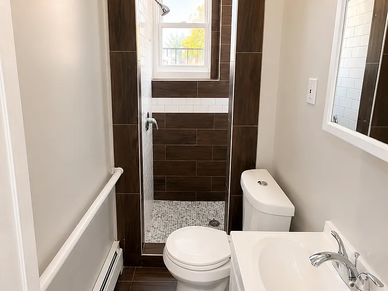 652 N 5th St #3L — Photo 2