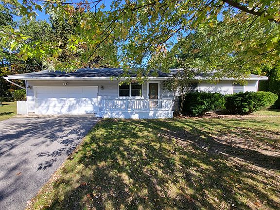 5th image of 1945 Pine Dr
