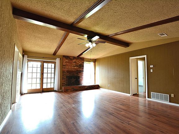 2nd image of 8203 Lynnhaven Ave