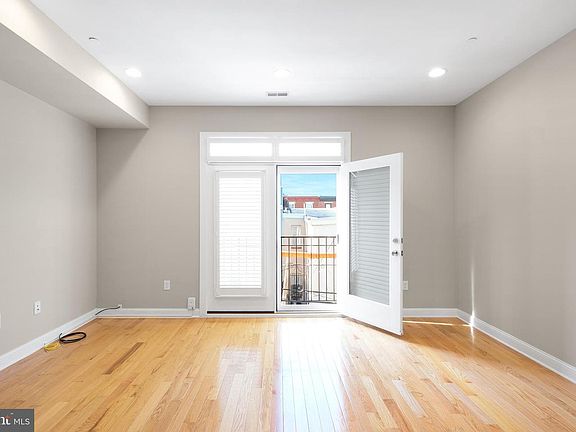 5th image of 1910 Christian St APT D