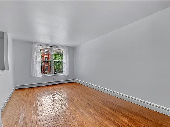 5th image of 336 Marion St