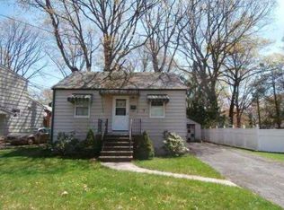 22 Tulip Ct, Kenilworth, NJ 07033