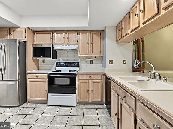 5th image of 502 Paisley Pl