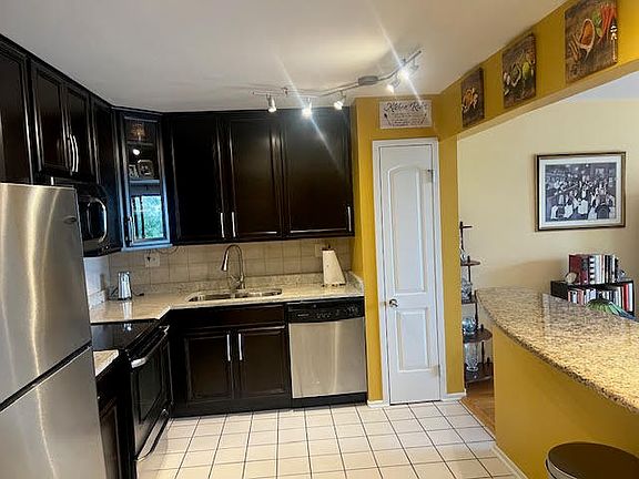 5th image of 1747 W Crystal Ln Unit 503