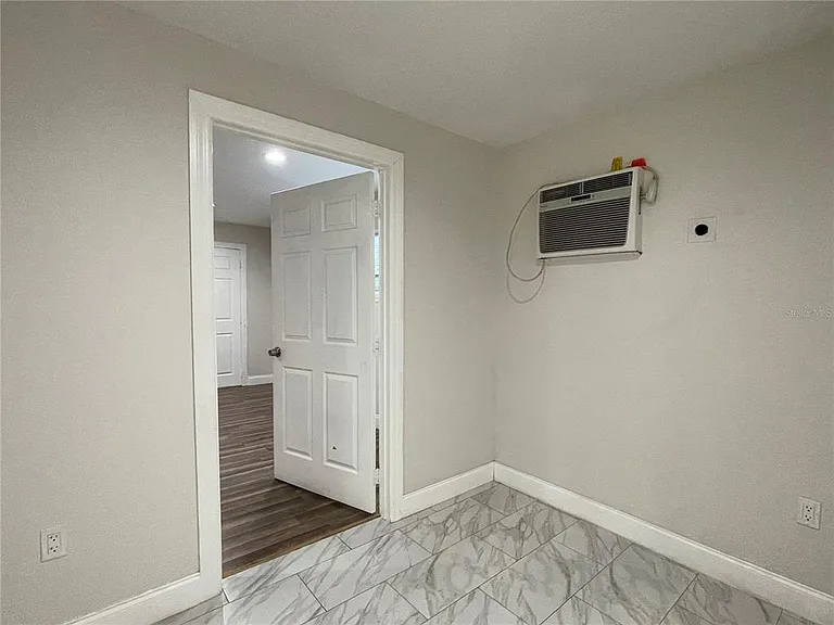 1208 Carlton Ave — Photo 17