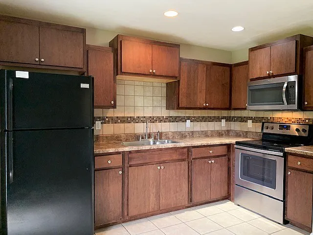 3 bed, 1.0 bath, 950 sqft, $1,395 — Photo 3