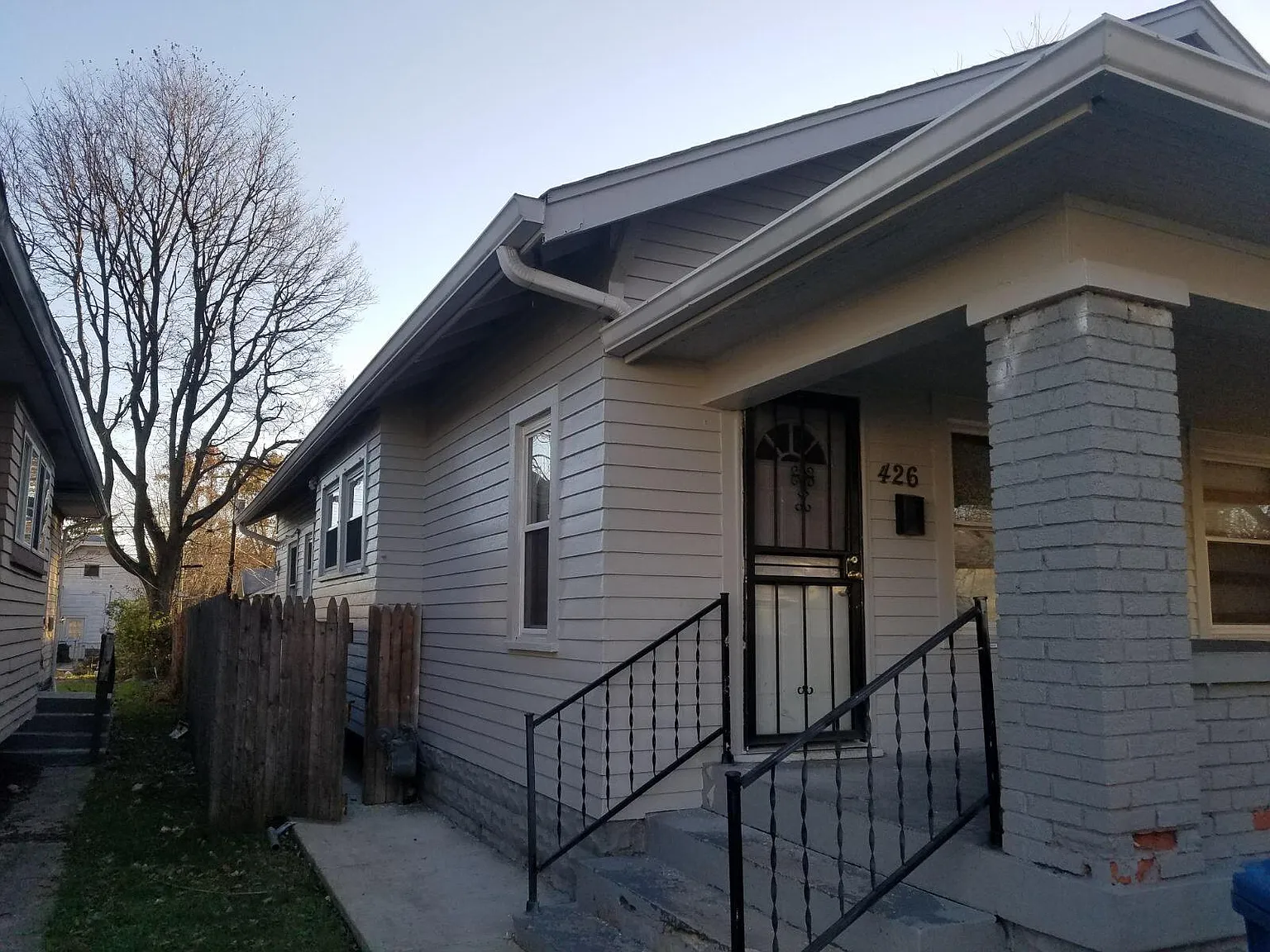 429 W 39th St photo 1