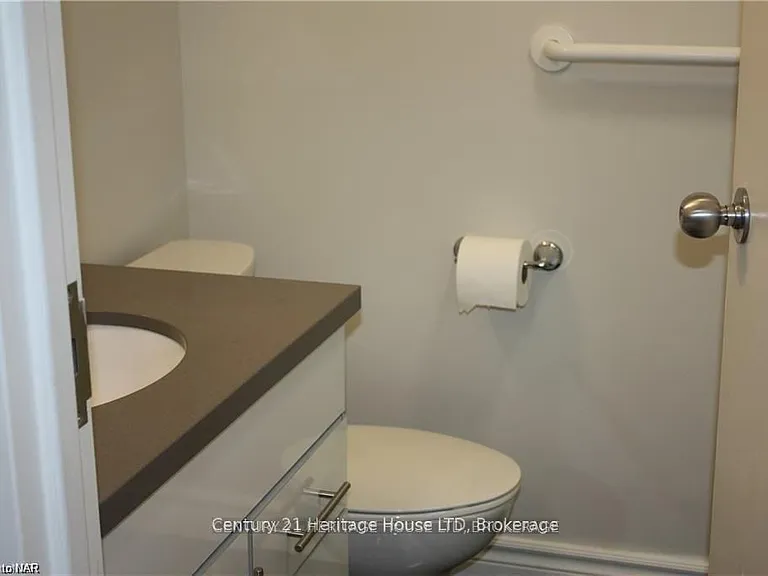 238 Bertie St #2 — Photo 10