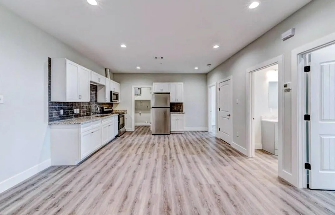 1 bed, 1.0 bath, 9520 sqft, $1,025 — Photo 3