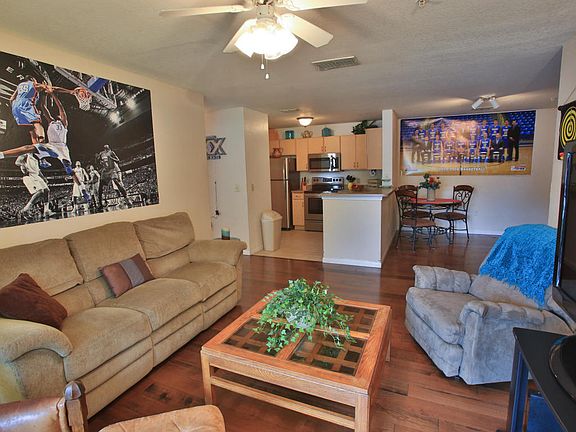 2nd image of 940 Village Trl Unit 9-101