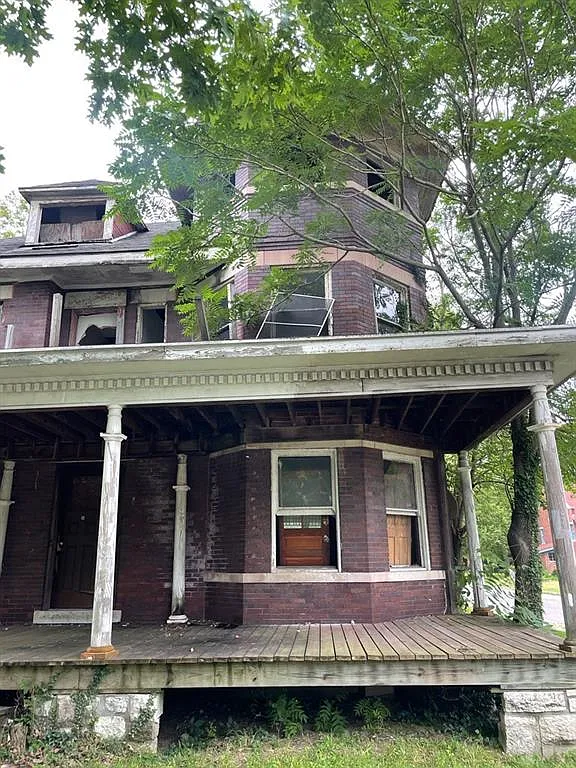 56 Lexington Ave photo 1