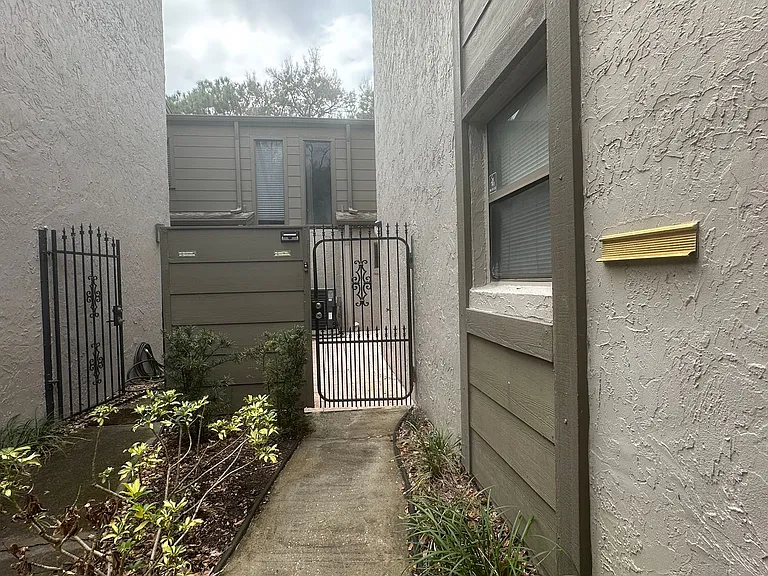 1532 N Carolwood Blvd — Photo 54