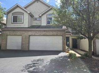 945 Parkhill Cir, Aurora, IL 60502