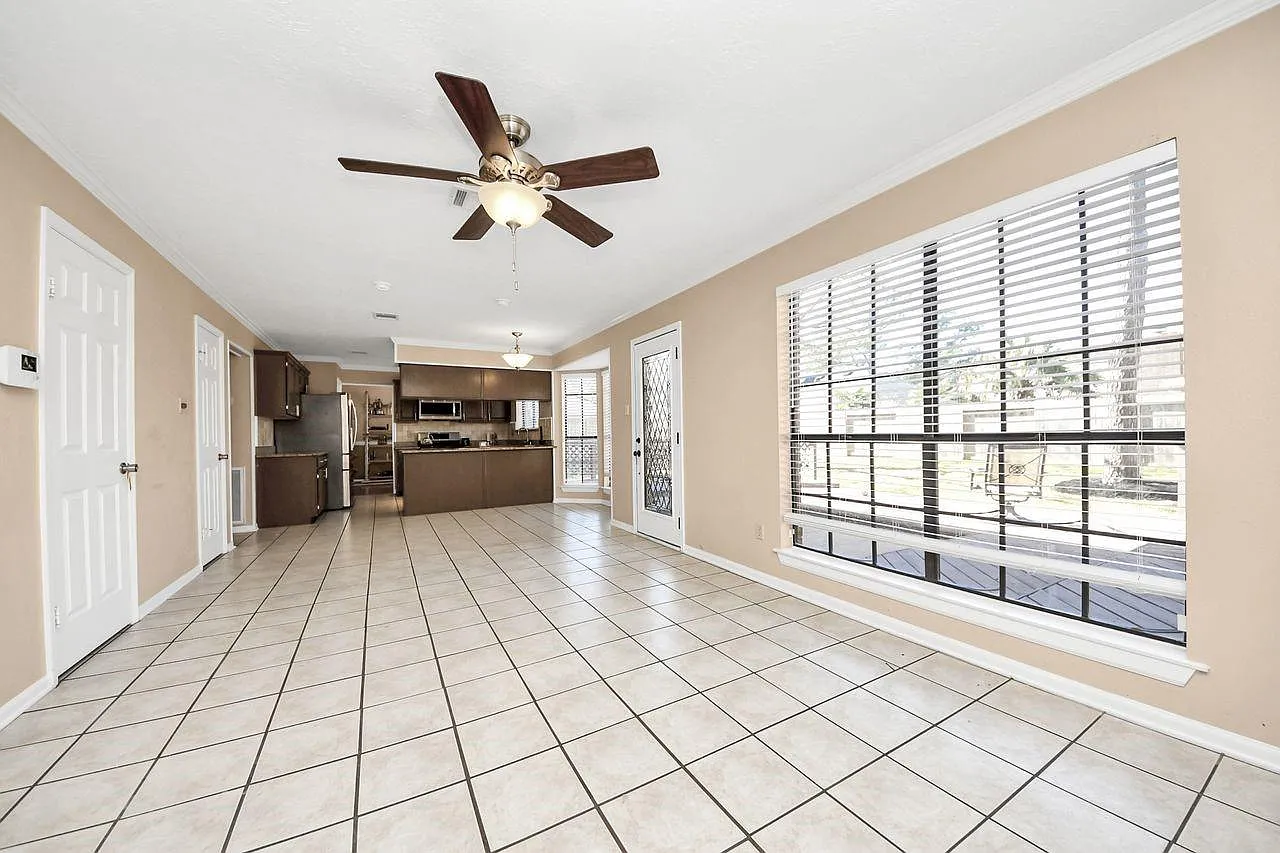 4 bed, 2.5 bath, 2246 sqft, $2,350 — Photo 4