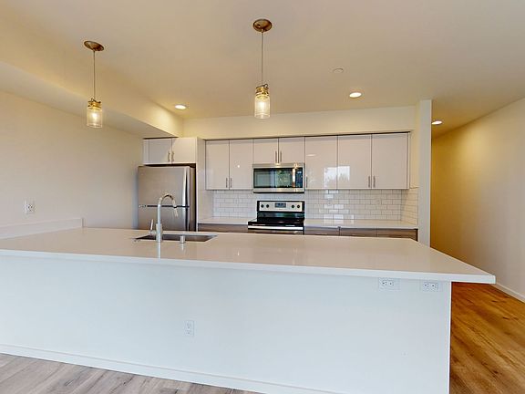5th image of 3309 Beacon Ave S Unit 206